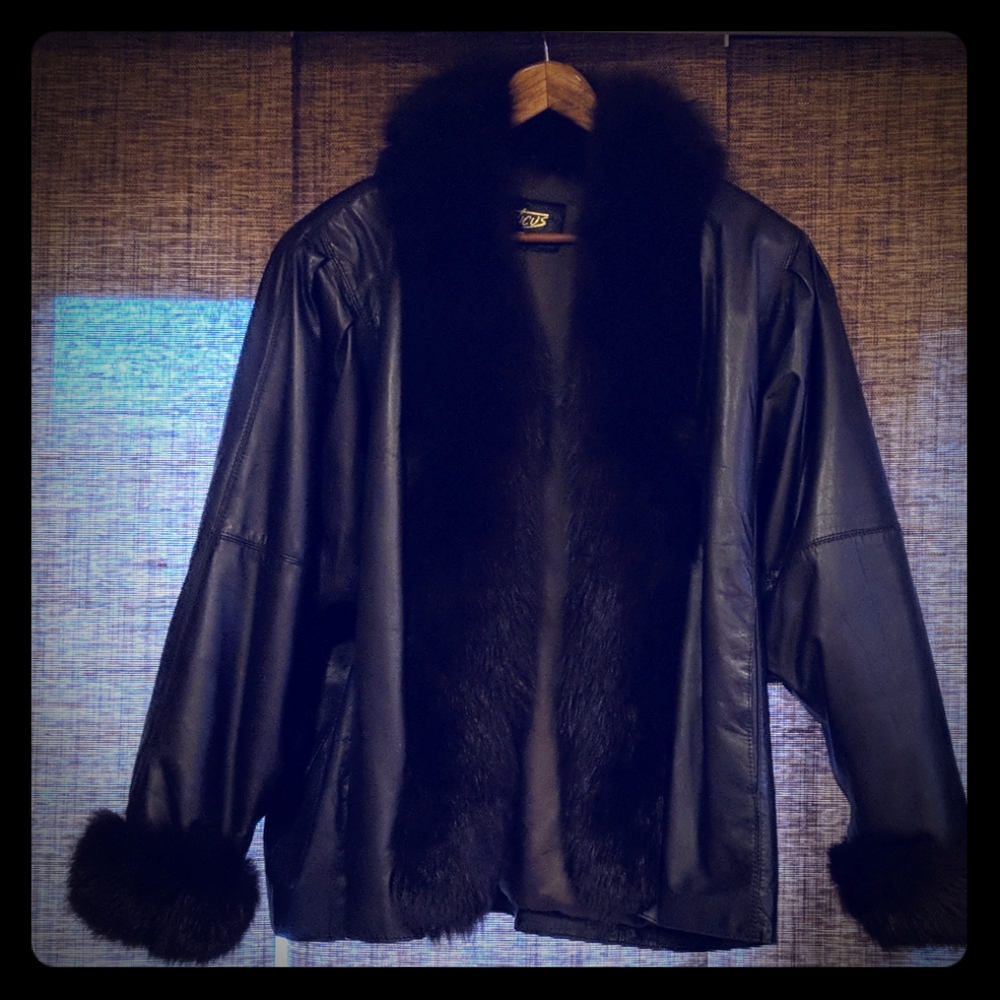 Leather jacket with fox fur.